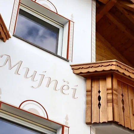 Mujnei *